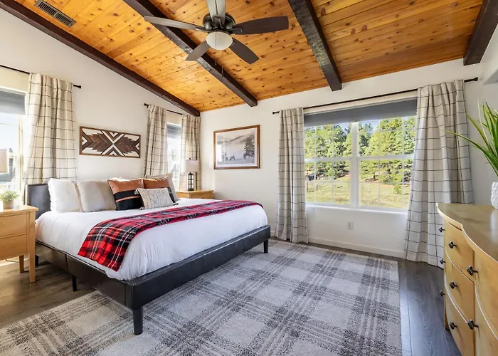 Sparrow Nest Hideaway 5br With Hot Tub Holiday home