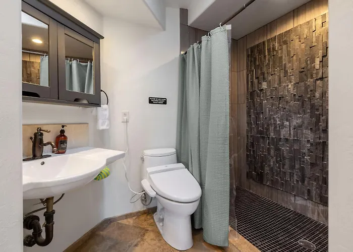 Holiday home Sparrow Nest Hideaway 5br With Hot Tub