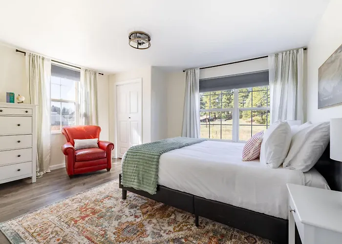 Sparrow Nest Hideaway 5br With Hot Tub Holiday home *