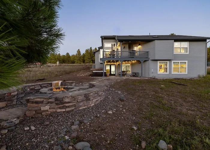 Holiday home Sparrow Nest Hideaway 5br With Hot Tub